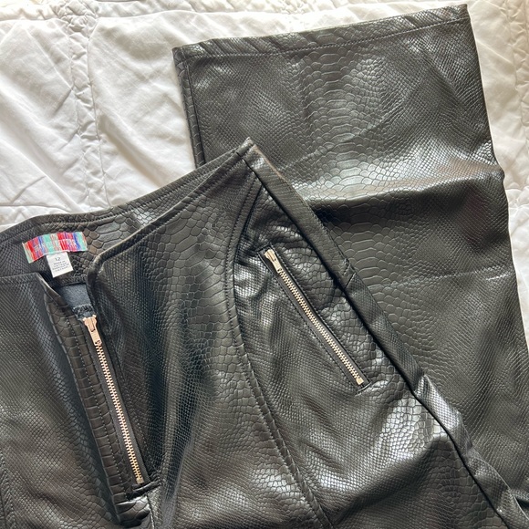 UO alexa faux leather moto pant - Picture 2 of 4